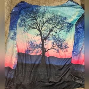 Off the shoulders long-sleeved shirt